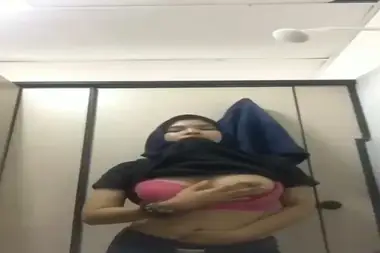 Pulang Kuliah Jilbaber Sange Memek Basah Ngocor
